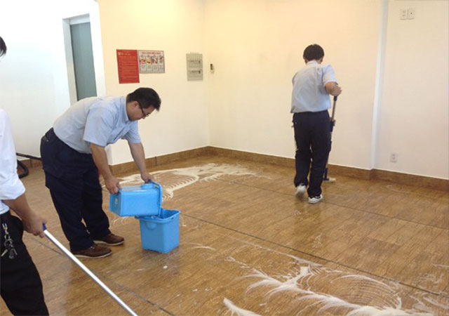 Dịch vụ cho thuê nhân viên vệ sinh công nghiệp | Cung Ứng Nhân Lực Chồi Xanh